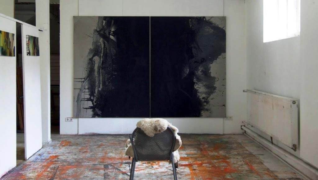 Passion - Farbe zwischen Finsternis und Licht Buchenholzasche,